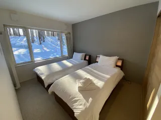 Downstairs_bedroom_2